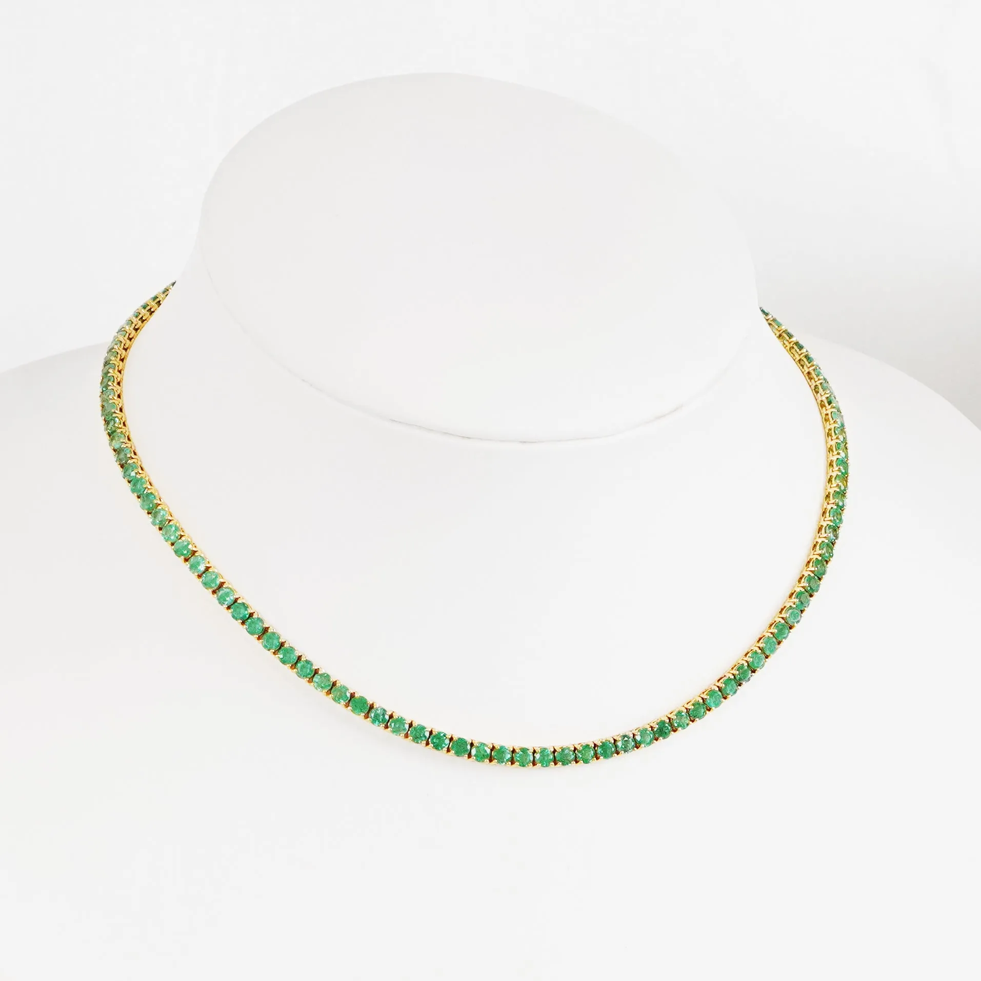 22.43 cts Minor Emerald Necklace