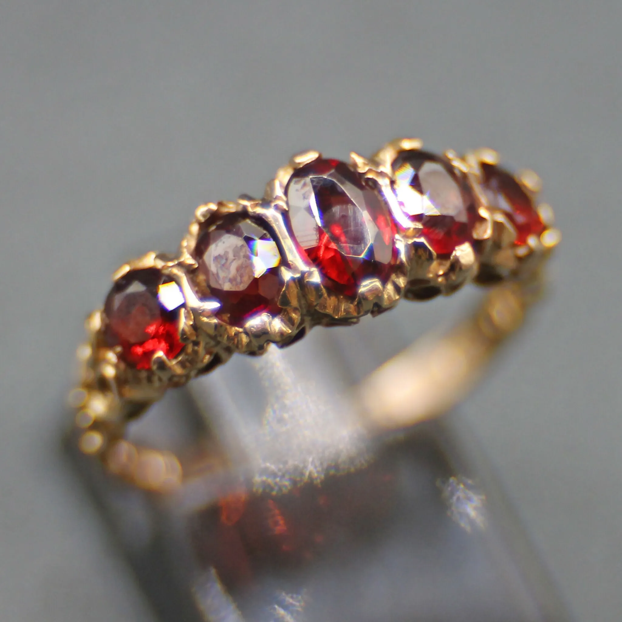 9ct gold graduated garnet five stone ring
