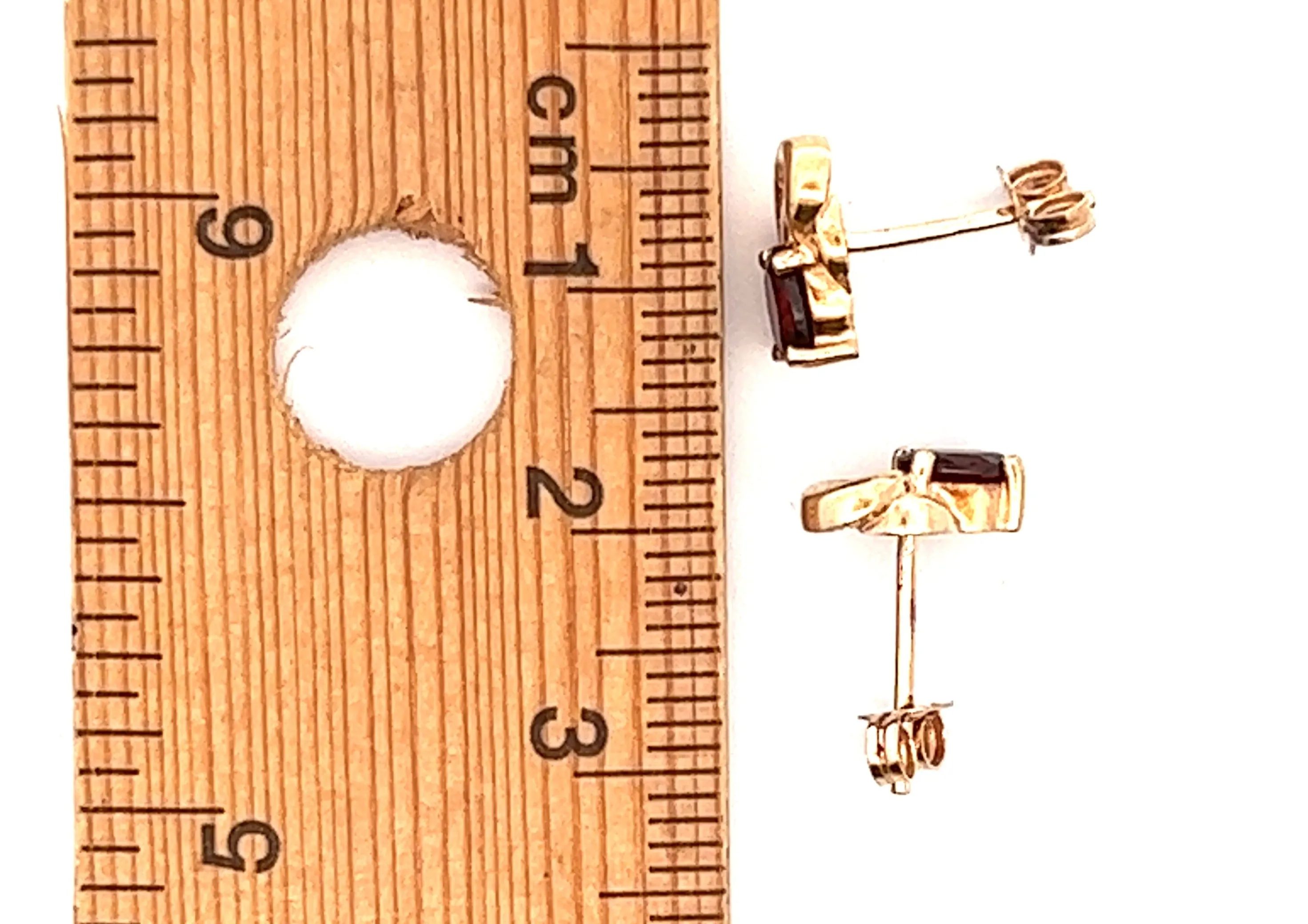 9ct Yellow Gold & Garnet Earrings