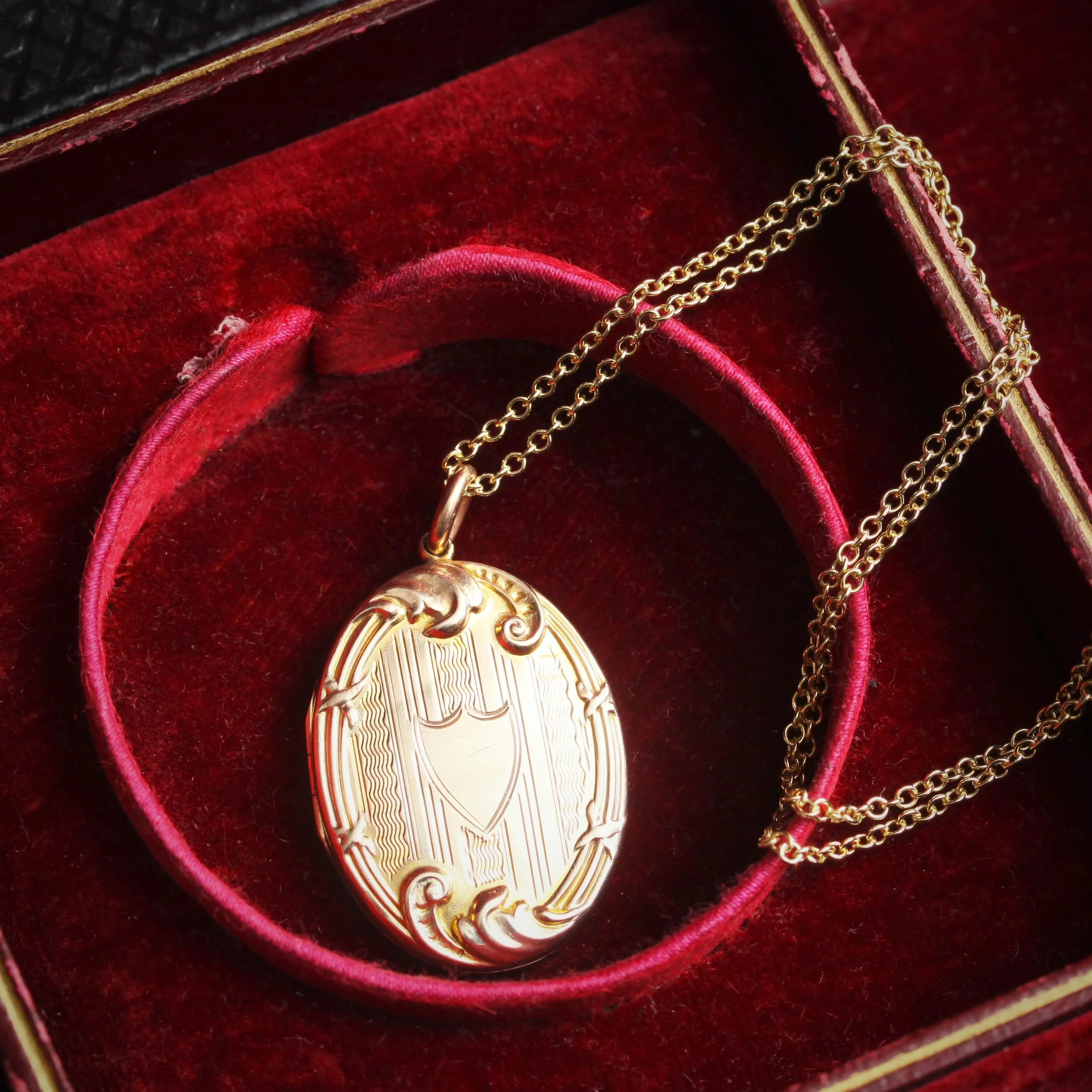 An Antique Edwardian Era Gold Locket