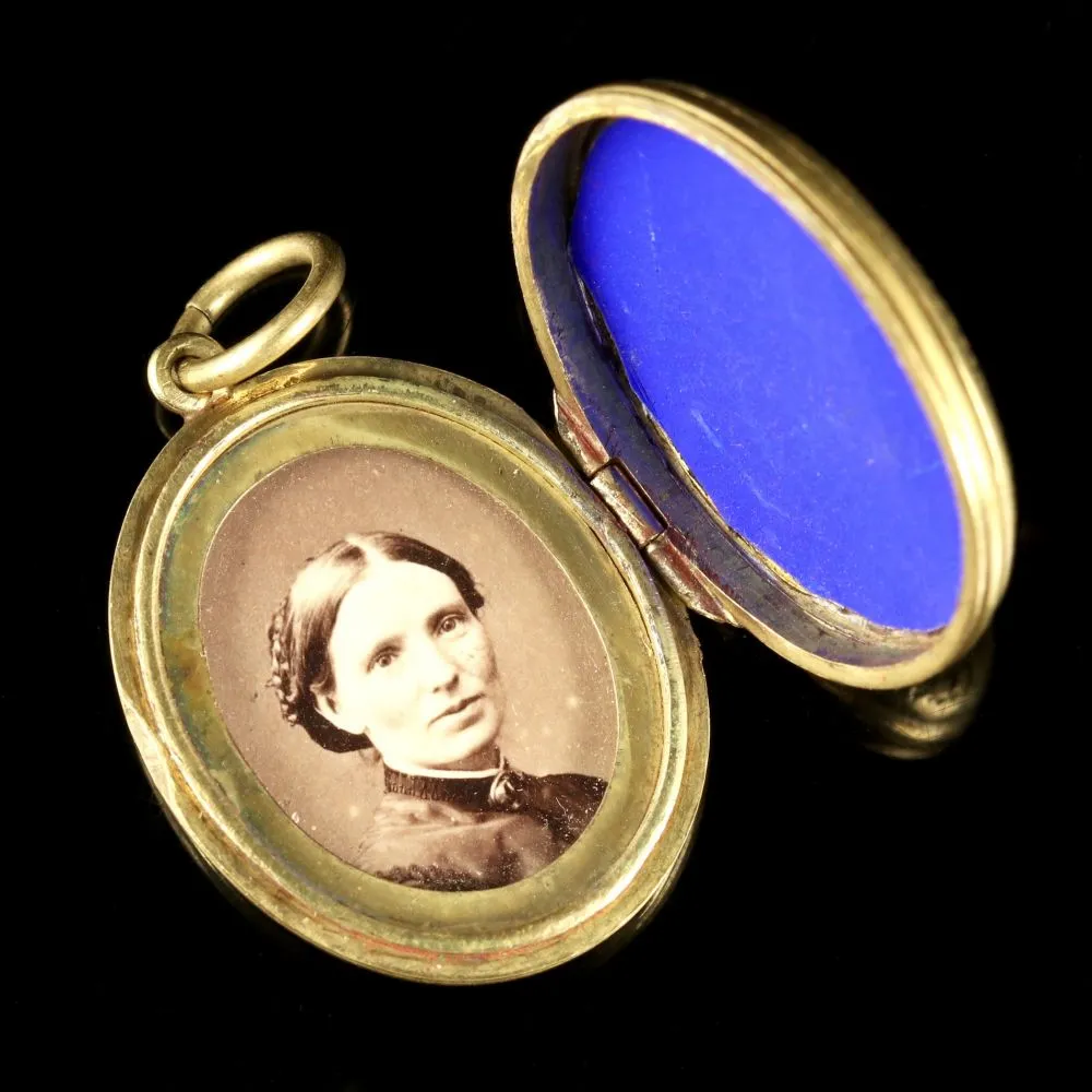 Antique Victorian Forget Me Not 9Ct Locket Circa 1880