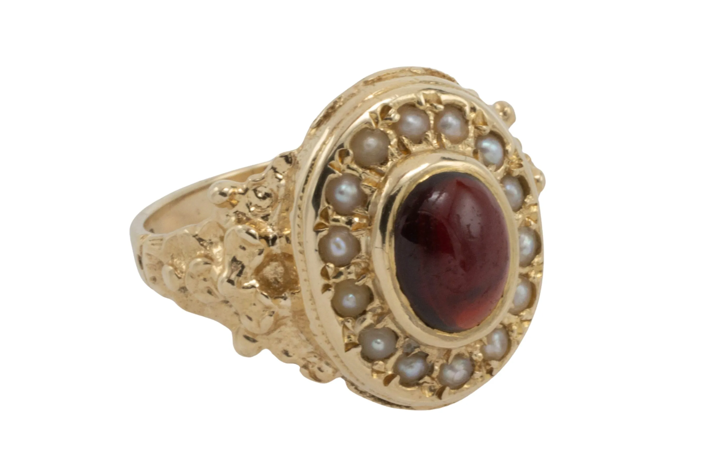 Cabochon garnet and pearl ring in 14 carat gold