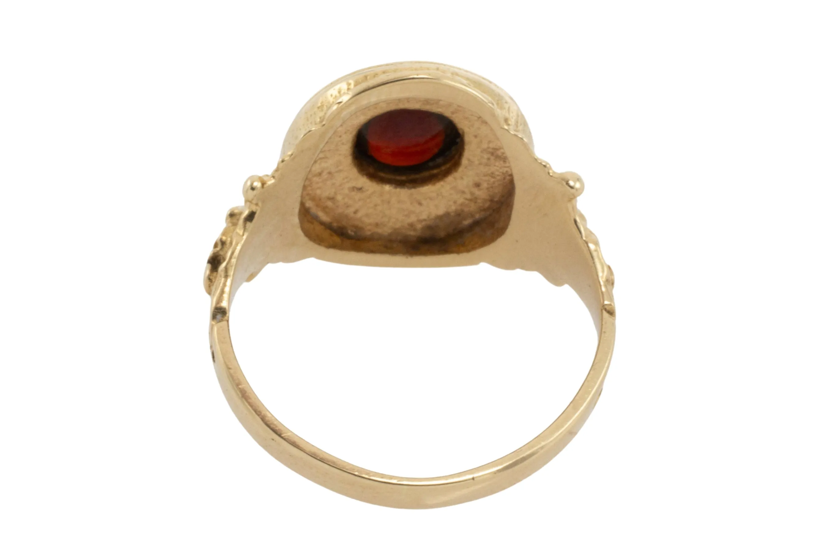 Cabochon garnet and pearl ring in 14 carat gold