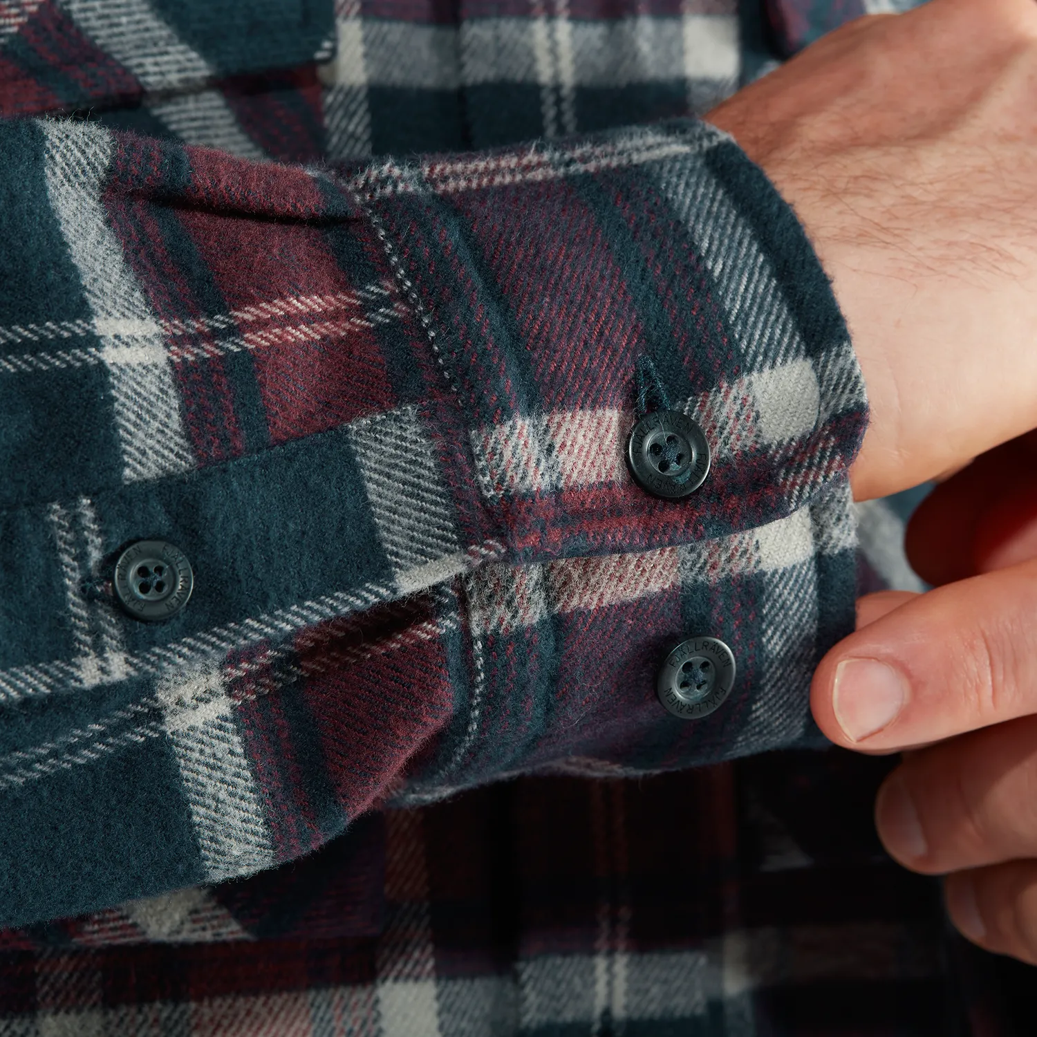 Fjällräven Men&#x27;s Övik Twill Shirt Dark Navy-Dark Garnet | Buy Fjällräven Men&#x27;s Övik Twill Shirt Dark Navy-Dark Garnet here | Outnorth