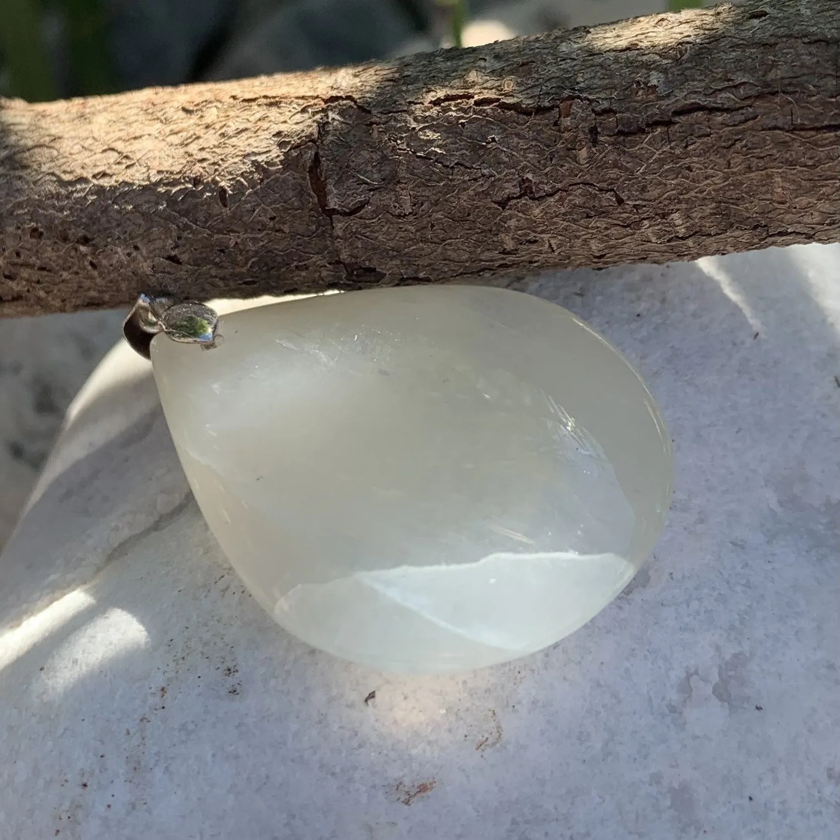 Green moonstone pendant, garnierite