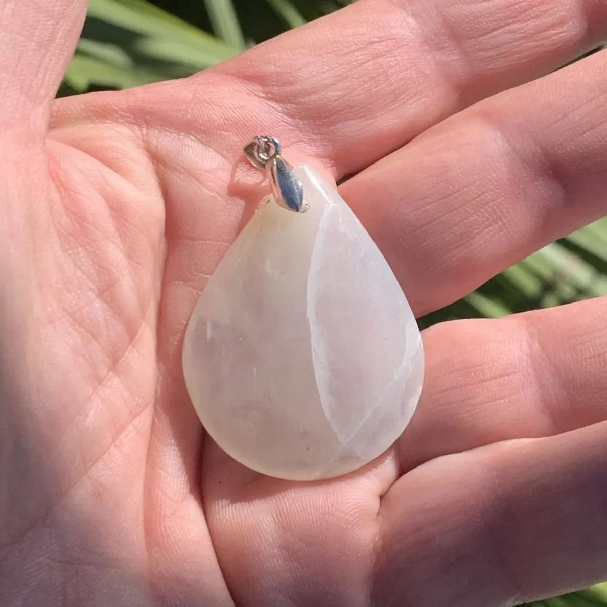 Green moonstone pendant, garnierite