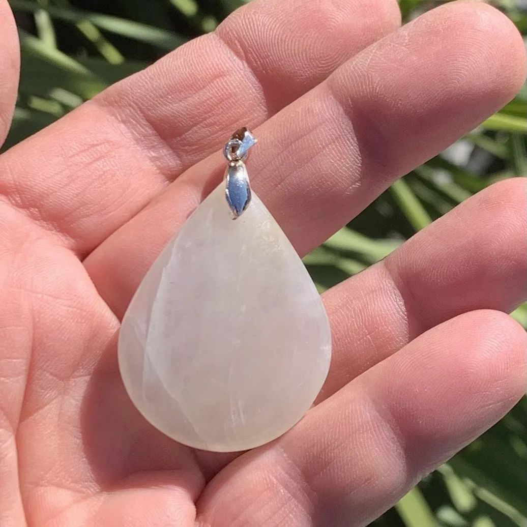 Green moonstone pendant, garnierite