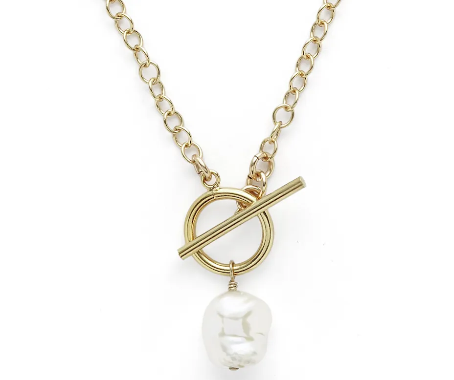 Linda pearl toggle necklace