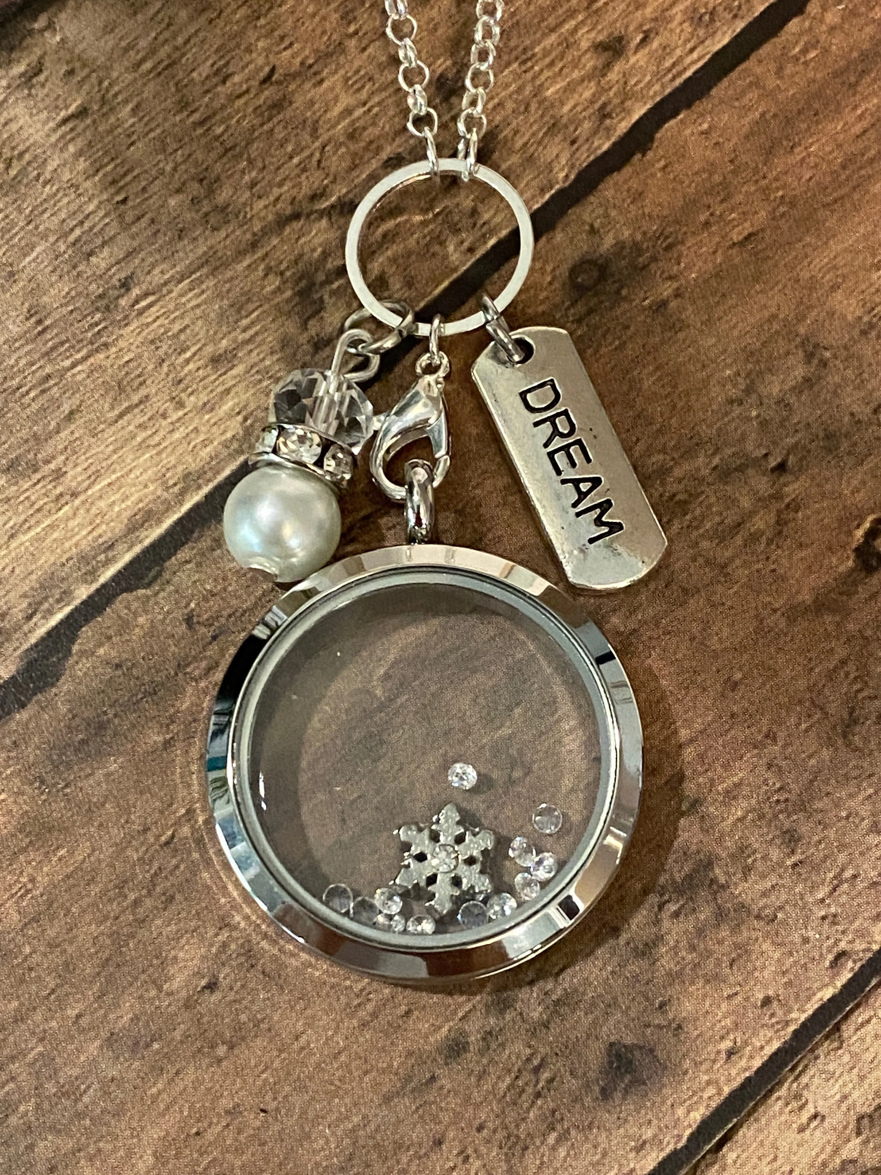MEMORY LOCKET w/Snowflakes & Sparkles