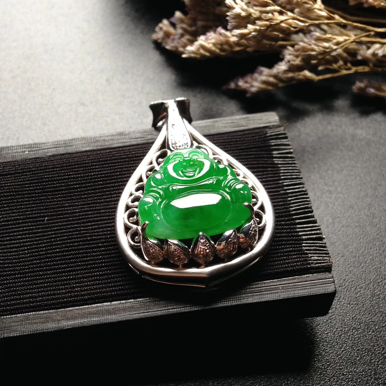 Natural Jade Pendant Jadeite Gold Buddha Pendant PT557