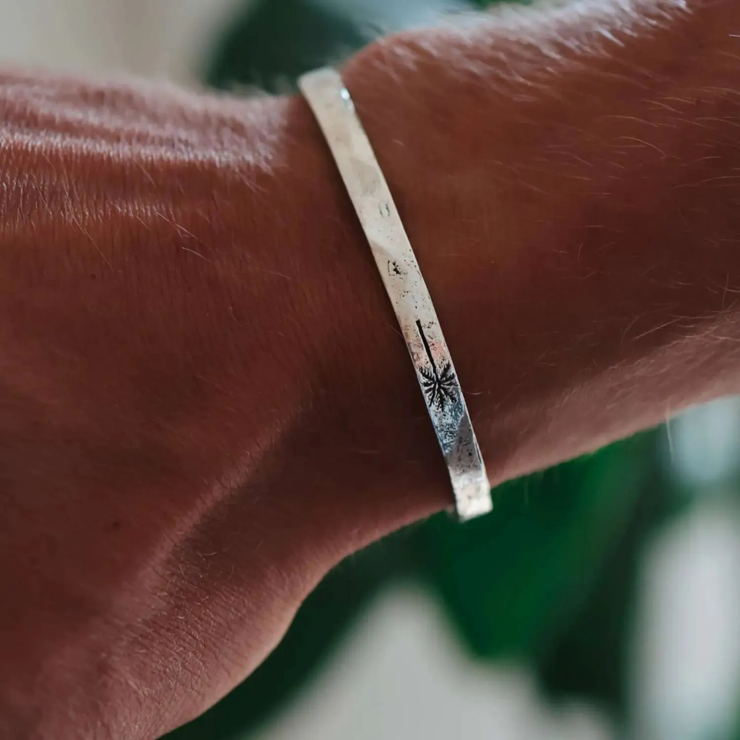PALM CUFF.