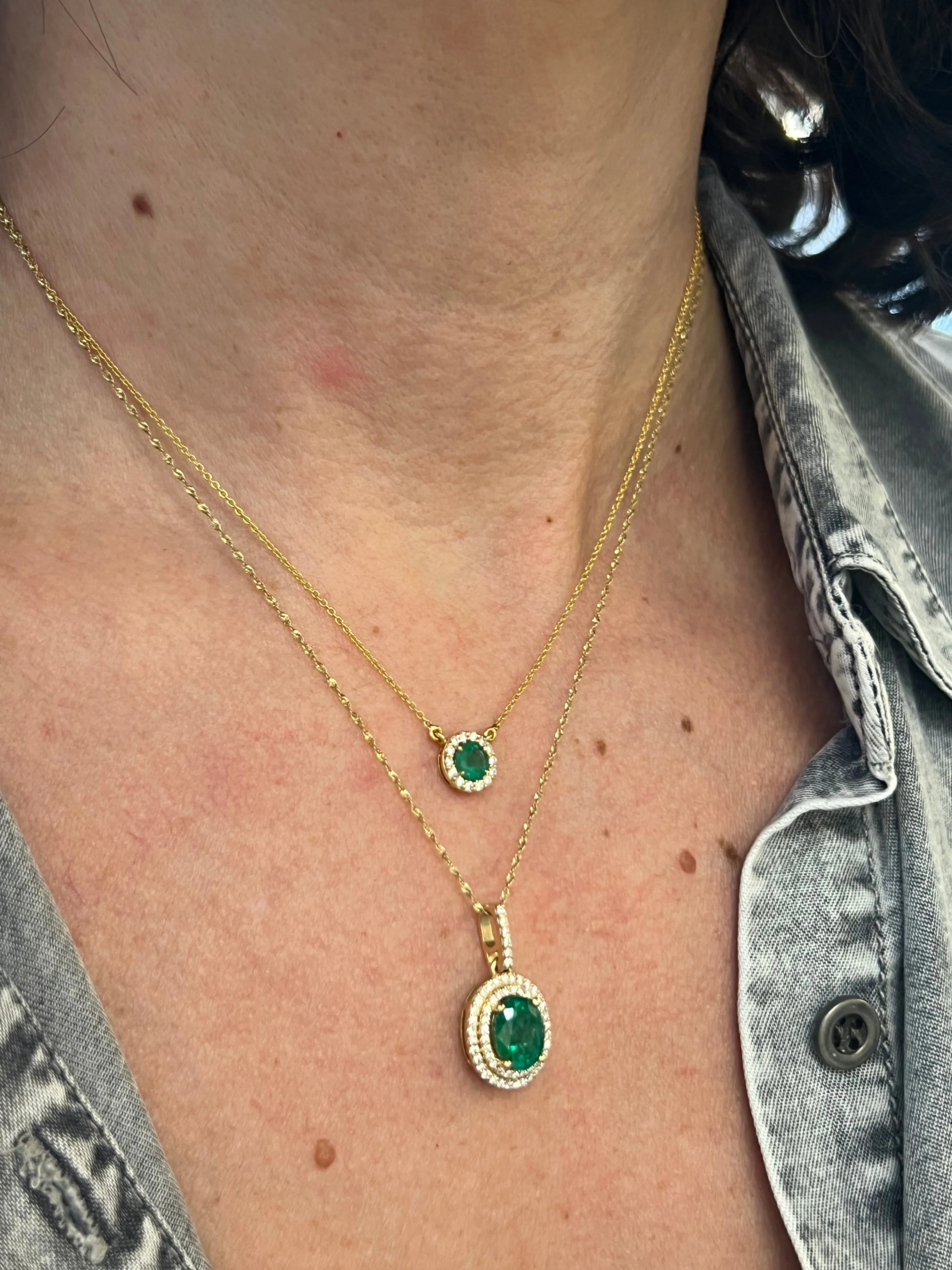 Round Emerald Pendant Necklace 18K
