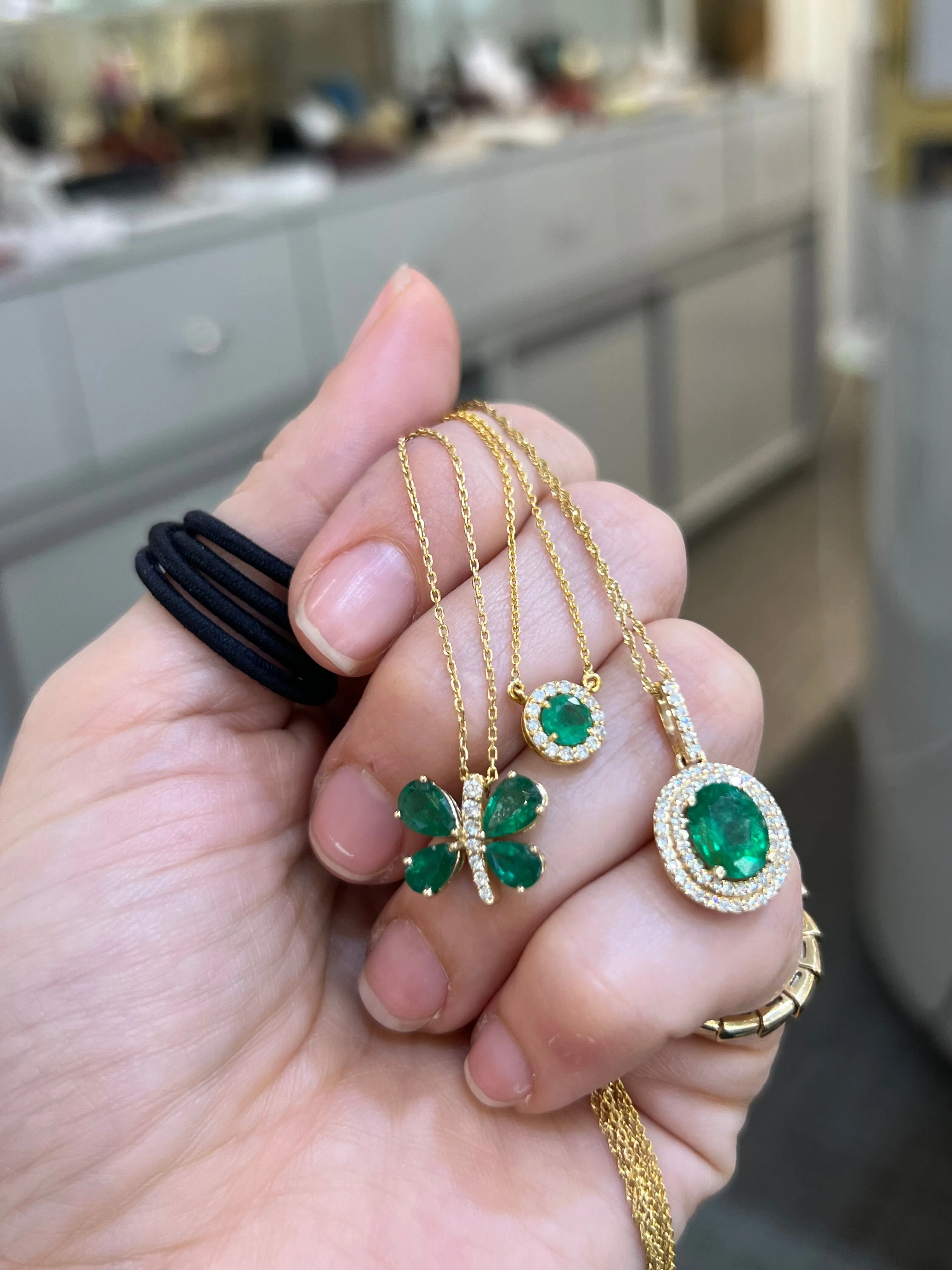 Round Emerald Pendant Necklace 18K