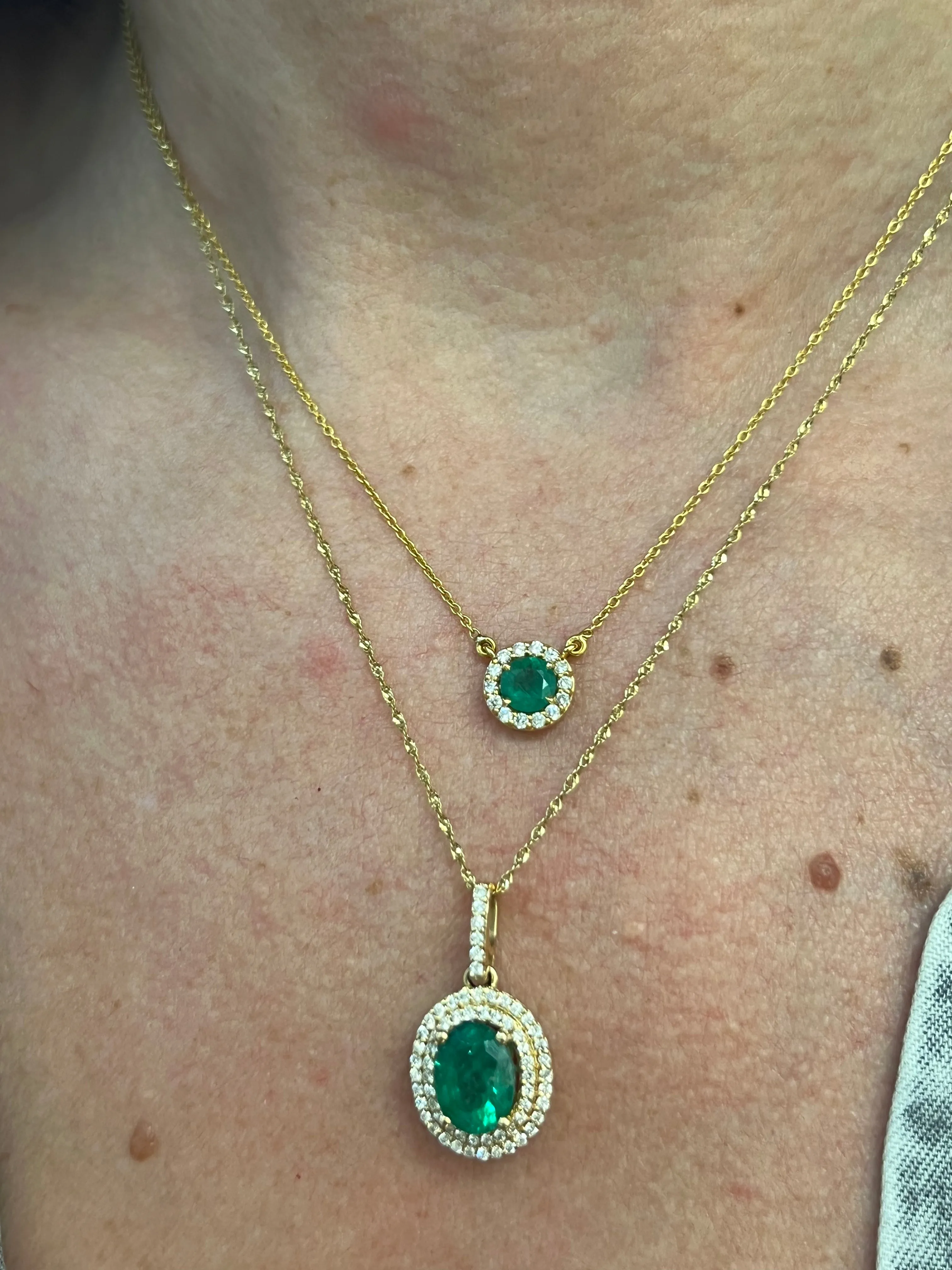 Round Emerald Pendant Necklace 18K