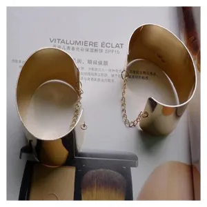Smooth Golden Cuffs Bracelet for Symmetric Outfits -Gold