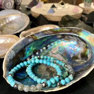 Thin bracelet in turquoise and labradorite beads