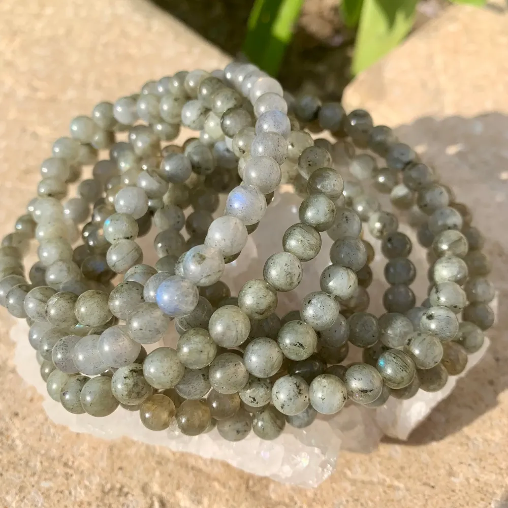 Thin bracelet in turquoise and labradorite beads