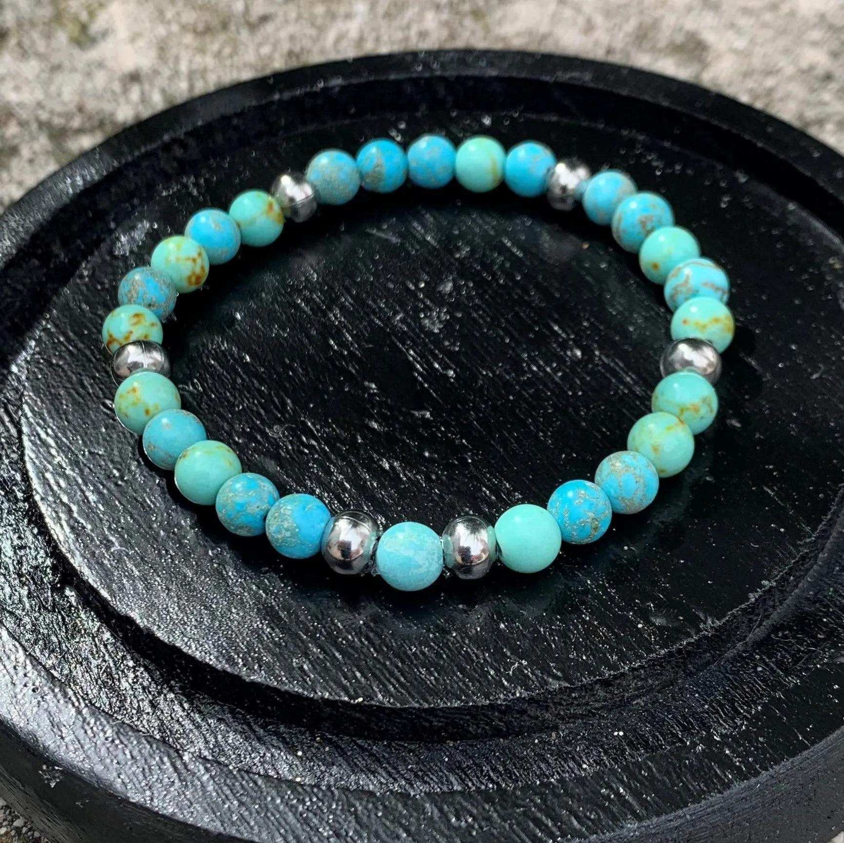 Thin bracelet in turquoise and labradorite beads