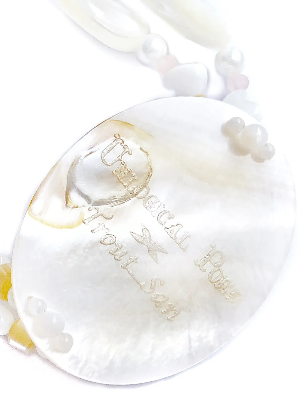 Unlogical Poem Hand-shaped Natural Shell Bracelet