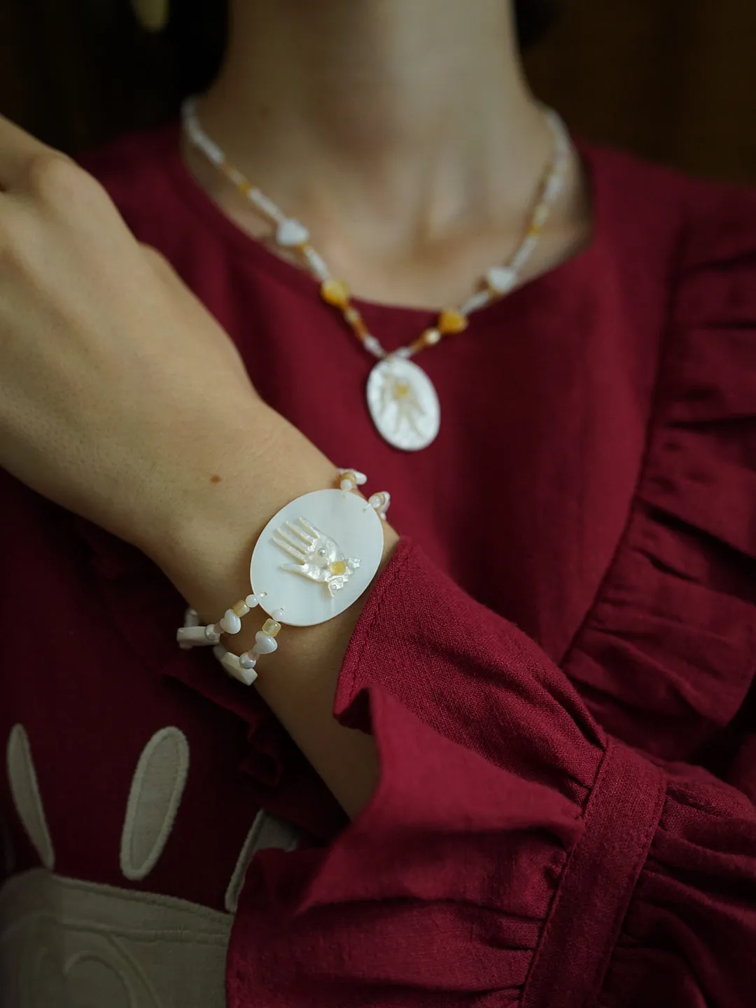 Unlogical Poem Hand-shaped Natural Shell Bracelet